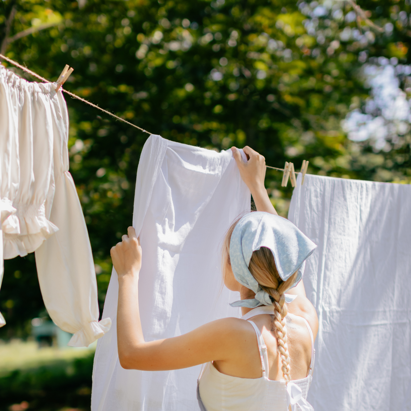 Laundry detergent sheets as a sustainable alternative to traditional laundry detergents